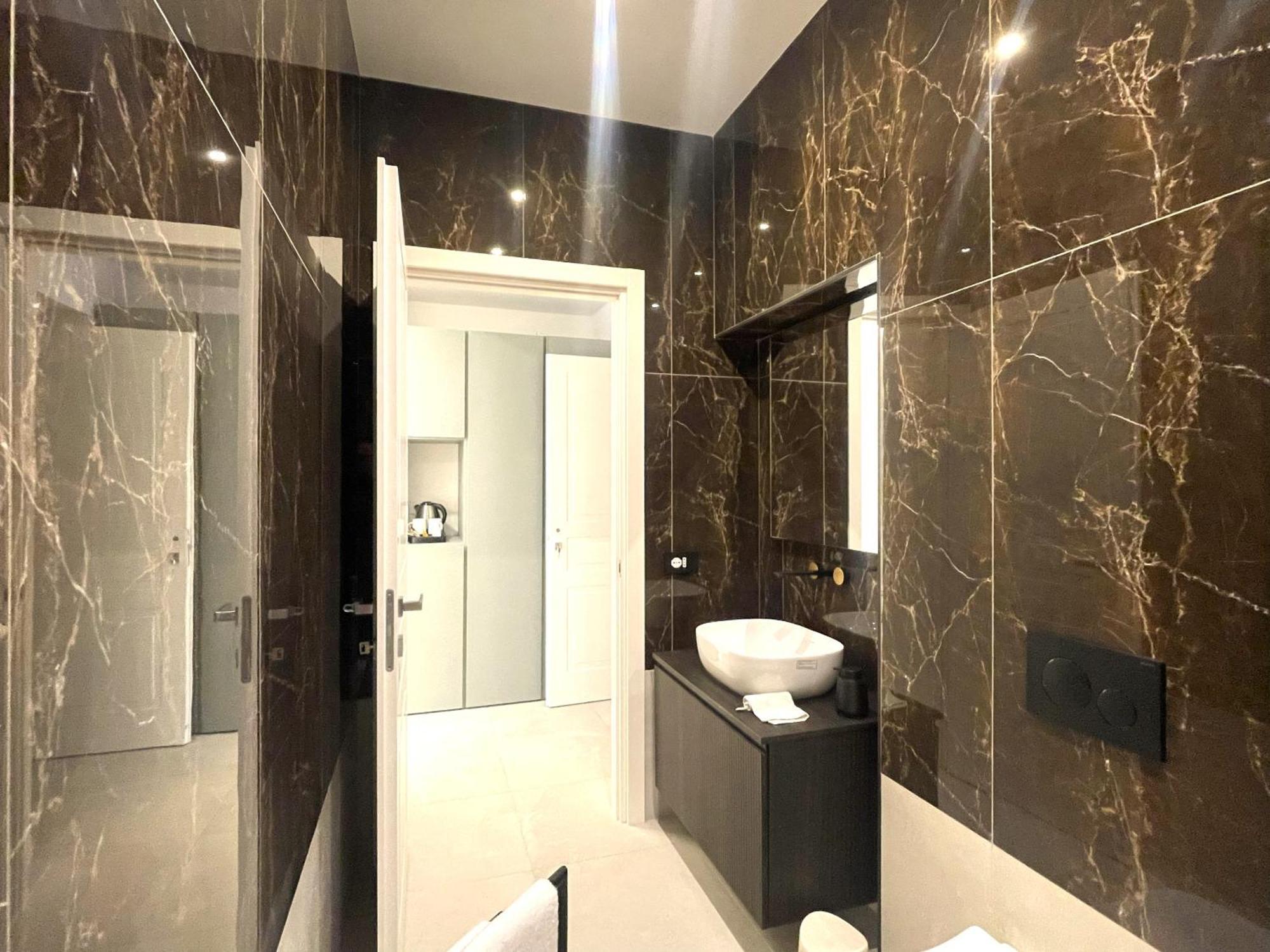 B And G San Babila- Luxury In The Heart Of Milano - Design District Otel Dış mekan fotoğraf