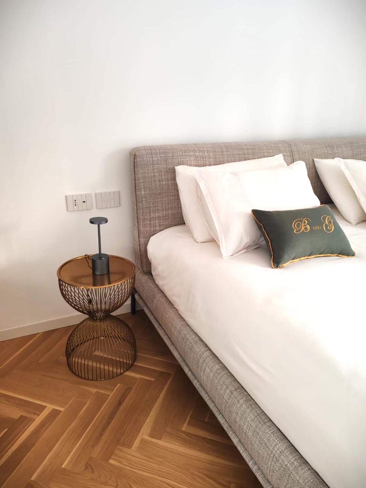 B And G San Babila- Luxury In The Heart Of Milano - Design District Otel Dış mekan fotoğraf