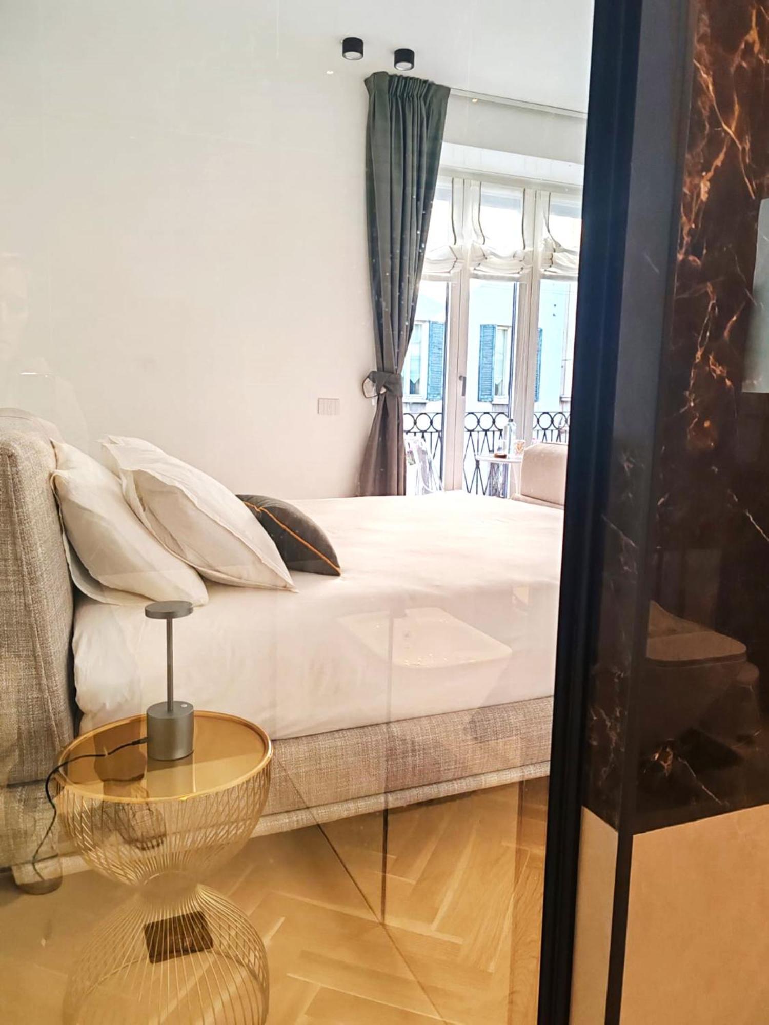 B And G San Babila- Luxury In The Heart Of Milano - Design District Otel Dış mekan fotoğraf