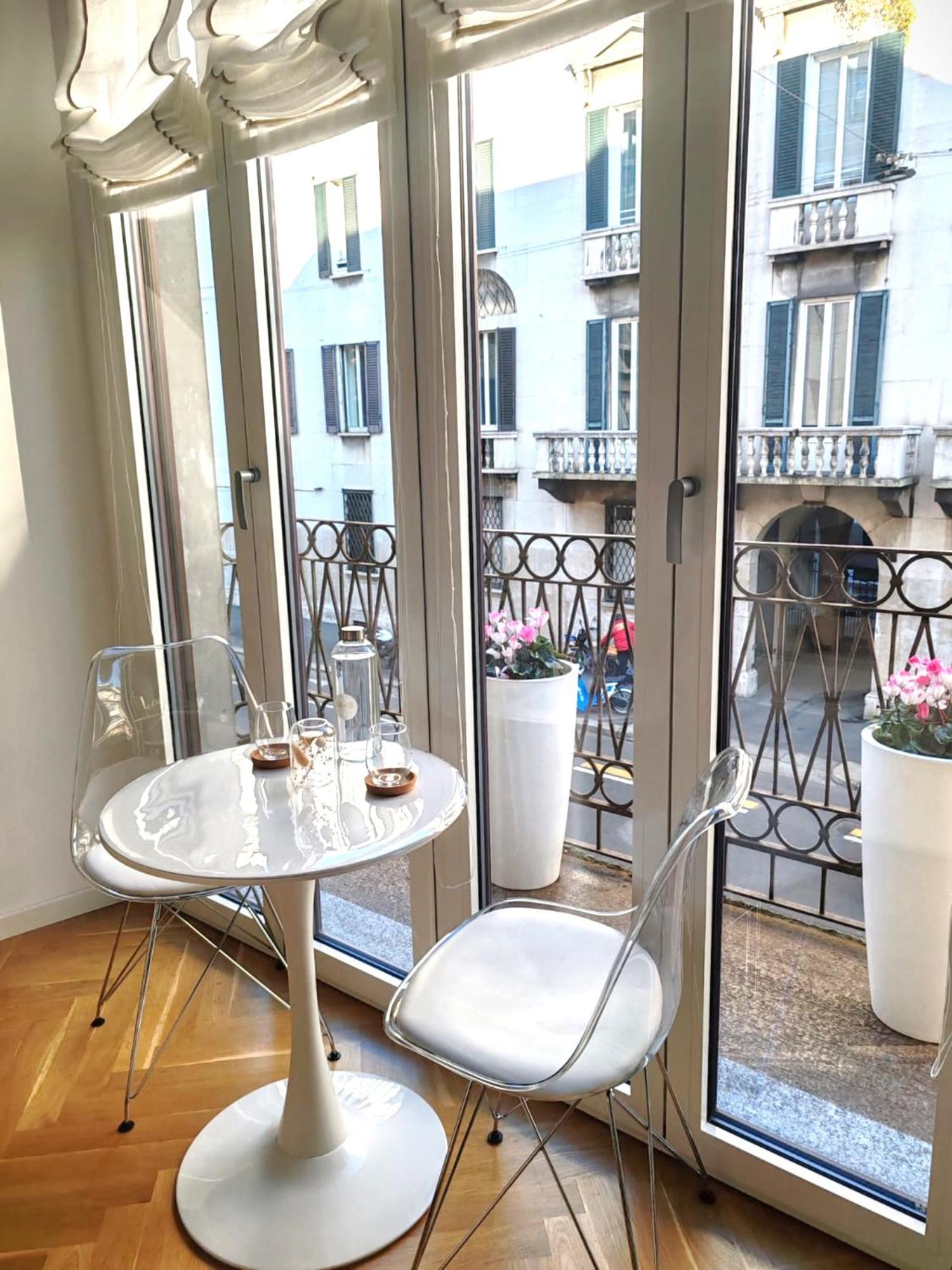 B And G San Babila- Luxury In The Heart Of Milano - Design District Otel Dış mekan fotoğraf