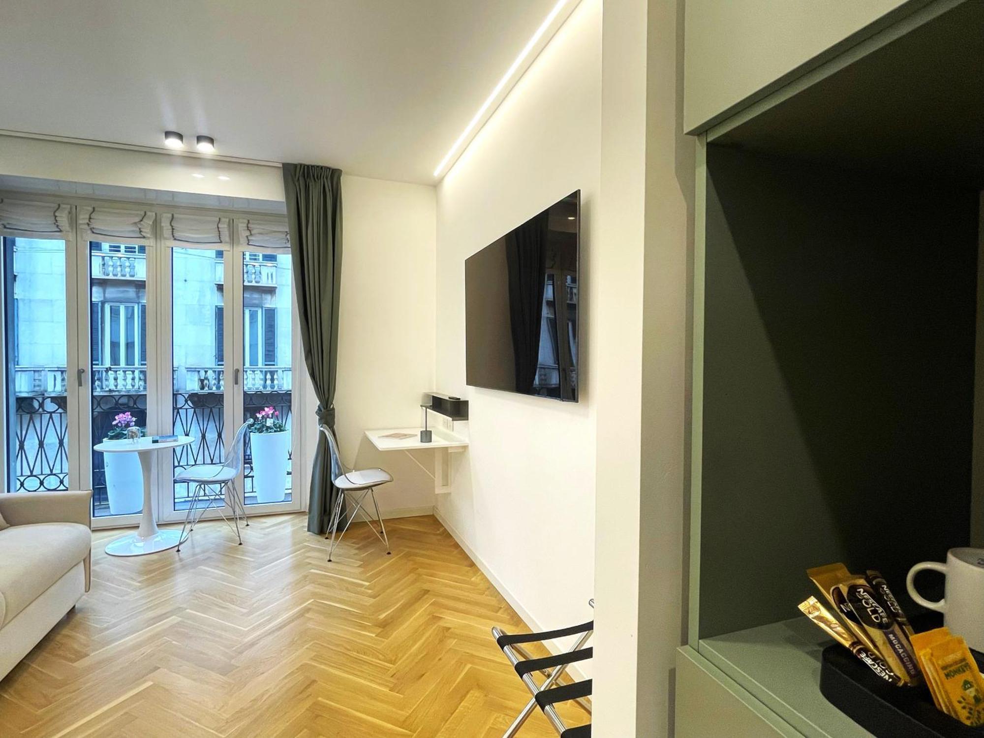 B And G San Babila- Luxury In The Heart Of Milano - Design District Otel Dış mekan fotoğraf